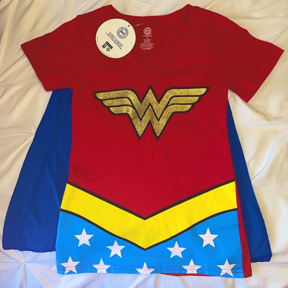 Wonder Woman Tee with Detachable Velcro Cape